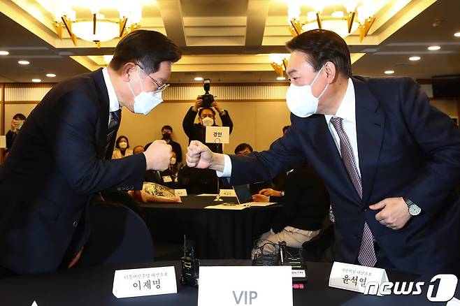 이재명 더불어민주당 대선 후보(왼쪽)와 윤석열 국민의힘 대선 후보 © News1 국회사진취재단