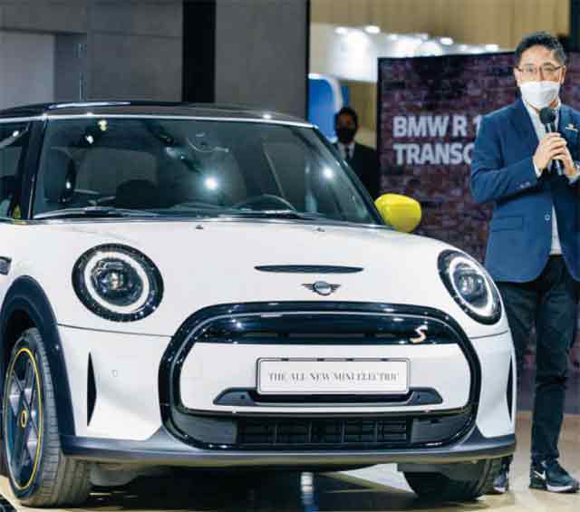 지난해 ‘2021 서울모빌리티쇼’에서 국내 최초로 공개된 미니의 첫 전기차 ‘뉴 미니 일렉트릭’. /BMW그룹코리아 제공