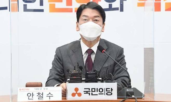 안철수 국민의당 대선후보가 10일 서울 여의도 국회에서 열린 중앙선거대책위원회의에서 발언하고 있다. 서상배 선임기자