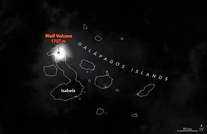 지난 7일 수오미 NPP 위성에 촬영된 이사벨라 섬의 울프 화산