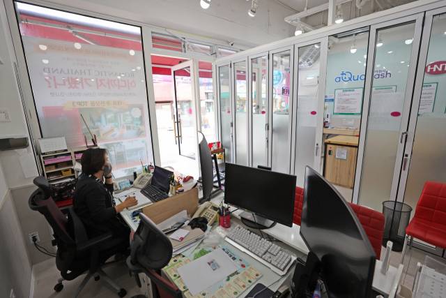 서울 강동구에 위치한 한 중소 여행사 사무실./연합뉴스