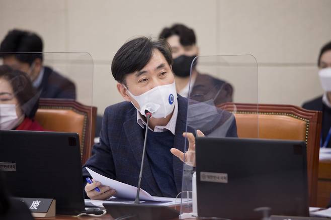 하태경 국민의힘 의원이 지난 5일 국회에서 열린 국방위원회 전체회의에서 질의하고 있다. /국회사진기자단