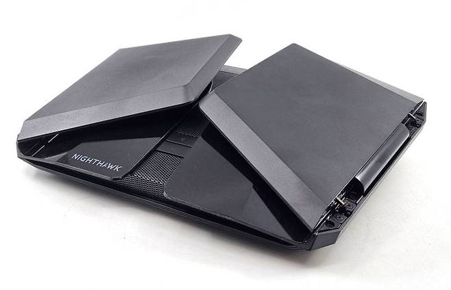 양쪽 날개를 접은 모습