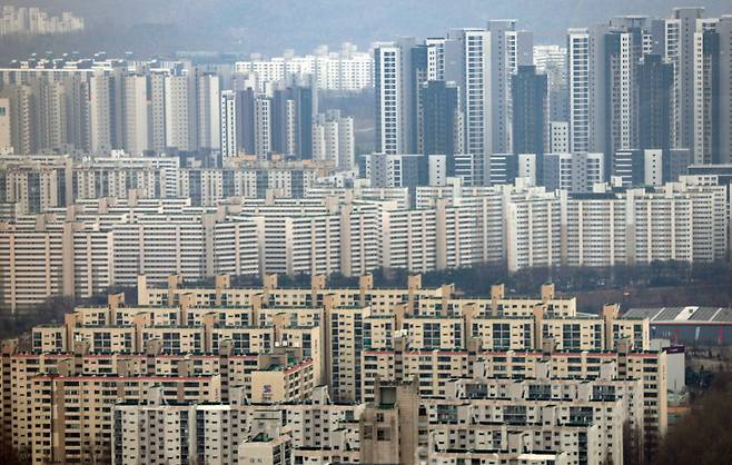 지난달 서울 시내 아파트 단지 모습. 아파트 등 공동주택에선 층간소음 갈등이 종종 발생하곤 한다. 뉴스1