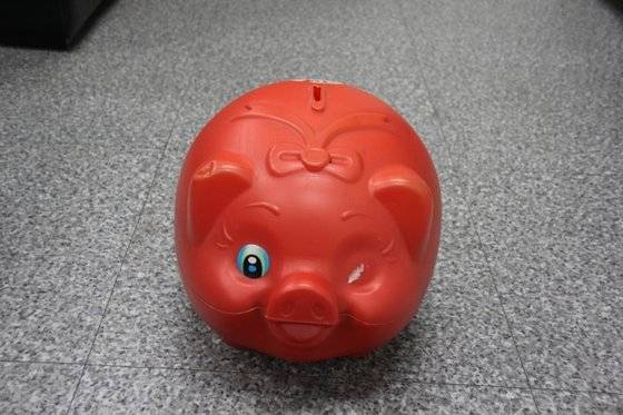 초등생 자매가 기부한 돼지저금통. [서천경찰서 제공]