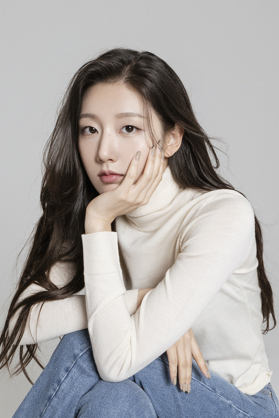 Former Lovelyz member Yein is expected to resume activities as both actor and singer after signing with her new agency, Sublime Artist Agency, on Tuesday. [ILGAN SPORTS]