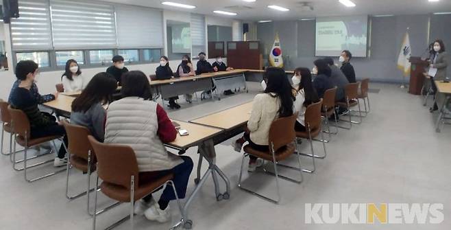 11일 강원 원주시 단구동 행정복지센터에서 첫 원주시청 노사합동 현장간담회가 열리고 있다.