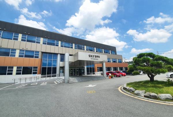 광주 유일의 코로나19 전담요양병원인 푸른뫼의료재단 소속 헤아림요양병원 전경