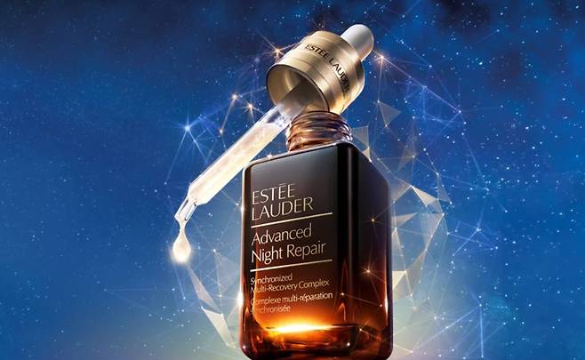 글로벌 럭셔리 화장품 기업 에스티로더가 중국 화장품 시장 점유율 상승과 적극적 M&A를 통한 실적 기대감이 커지고 있다./사진=에스티로더 홈페이지