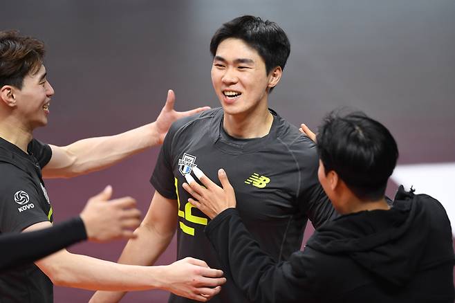 【서울=뉴시스】서브로 경기 끝낸 전광인.(사진=한국배구연맹 제공)