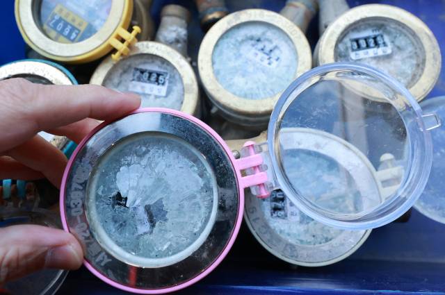 지난해 12월 26일 서울 종로구 서울시설공단 중부수도관리소에 이날 추위로 동파되며 수거한 계량기들이 놓여 있다. /연합뉴스