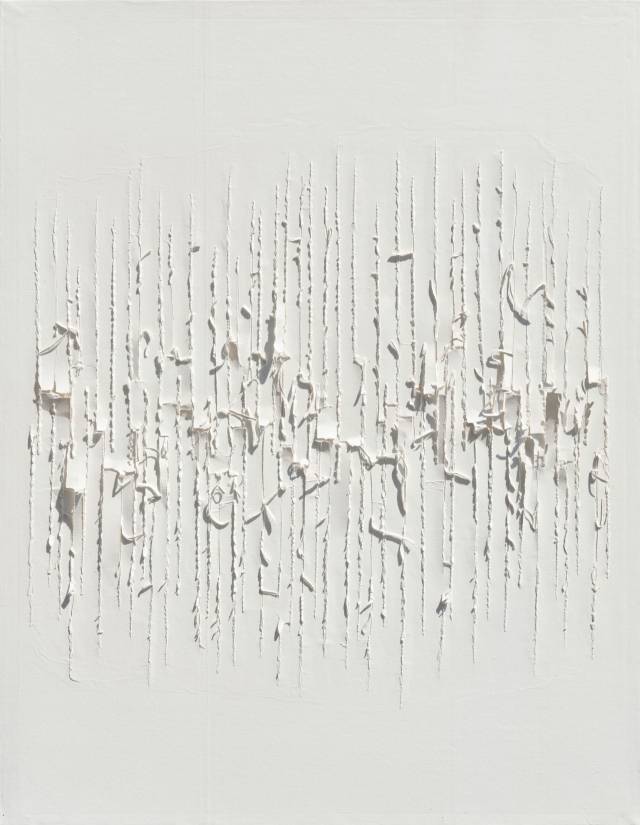 권영우의 1982년작 '무제'. 한지를 겹겹이 바른 후 찢어 만든 작품이다. /사진제공=국제갤러리
