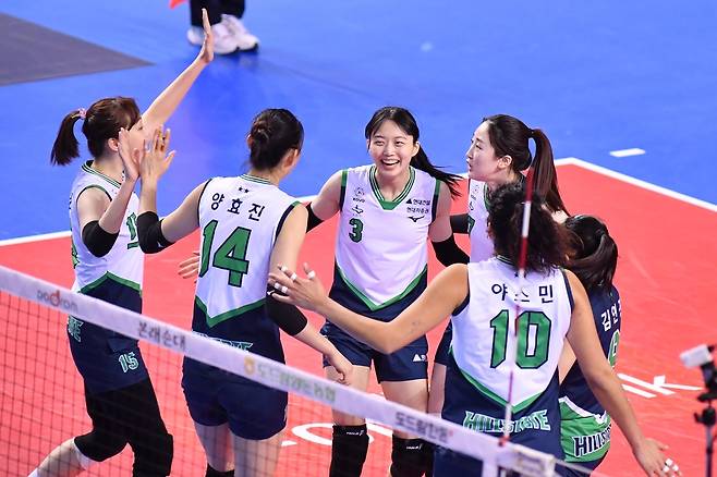 득점 성공 후 기뻐하는 현대건설 선수들 [한국배구연맹 제공. 재판매 및 DB 금지]