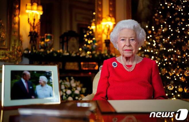 2021년 12월23일(현지시간) 영국 엘리자베스 2세 여왕이 크리스마스 연례 메시지를 발표하고 있다.2022.01.12/news1 © AFP=뉴스1 © News1 김민수 기자