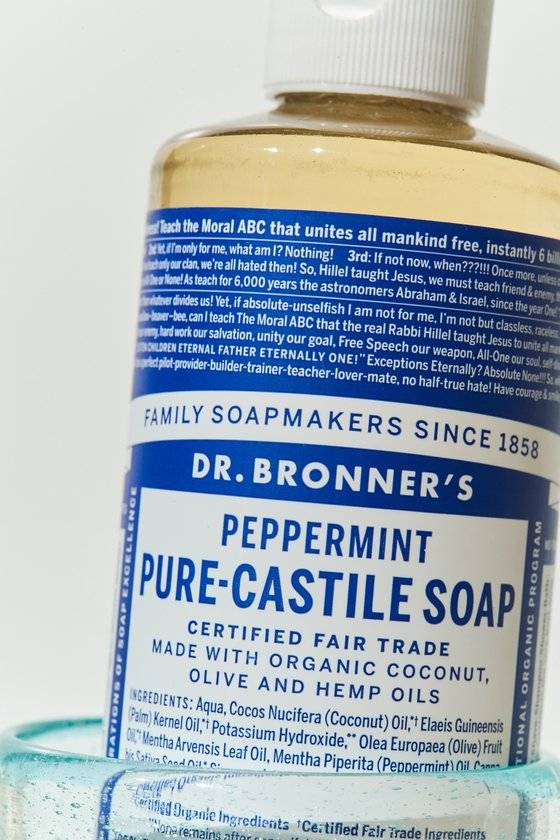 ABC원칙이 찍혀있는 리퀴드 솝의 라벨. [사진 닥터 브로너스]