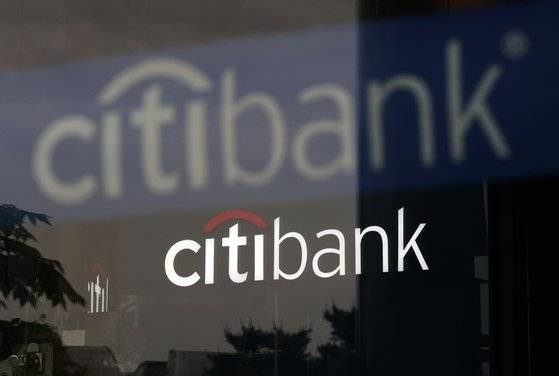 한국씨티은행이 12일 소비자금융 철수에 따른 이용자 보호 계획을 발표했다. 연합뉴스
