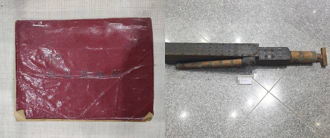 임씨 부녀가 소방청에 기증한 1958년 소방법령집(왼쪽)과 1900년대 목제 소화기(오른쪽). 소방청 제공