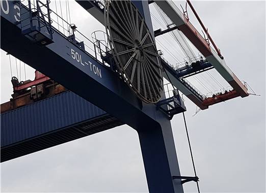 부산항만공사가 스마트안전고도화를 추진하는 컨테이너크레인의 캐이블릴 모습./사진제공=부산항만공사