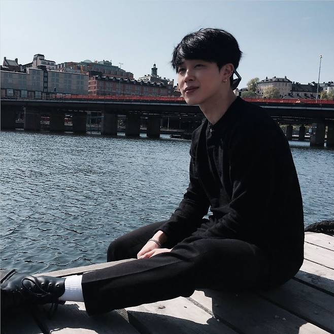 "왕자보다 훨씬 멋있어!" 방탄소년단 지민 완벽한 남친룩 '극찬'