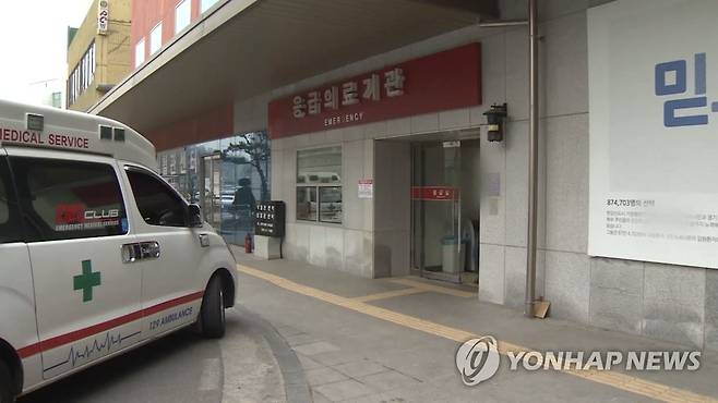 응급실 앞 구급차(앰뷸런스) [연합뉴스TV 캡처]