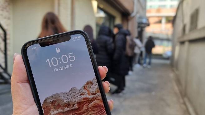 1월 7일 오전 서울 삼각지 고깃집 오픈런 현장. /한경진 기자