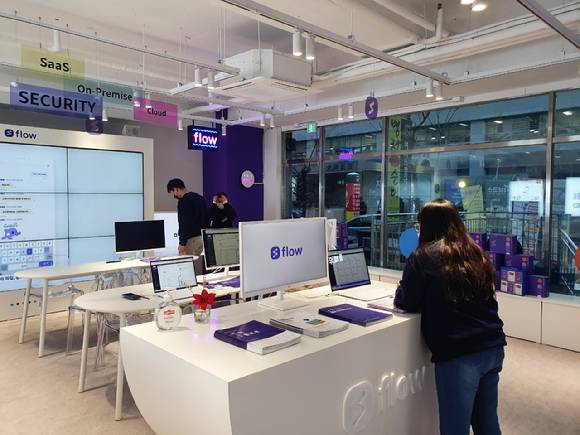 플로우 팝업스토어 서여의도점 매장 내부 전경 [사진=박진영 기자]