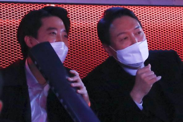 '리그오브레전드' 대회 관전하는 윤석열 후보와 이준석 대표 [사진=연합뉴스]