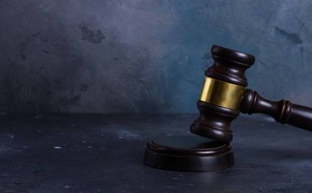 "가족을 죽이겠다"고 위협하고, 흉기를 쥔 채 운전하던 동거남에게 흉기를 휘두른 40대 여성이 국민참여재판에서 '무죄'를 선고받았다. 사진은 기사와 무관함. /사진=게티이미지뱅크