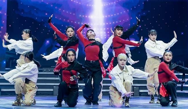 Mnet ‘스트릿댄스 걸스 파이터’ 결승전에서 합동 무대를 펼친 미스몰리와 턴즈. Mnet