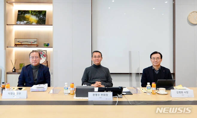 [서울=뉴시스]LG에너지솔루션이 1월10일 오후 서울 여의도 파크원 본사에서 온라인 기자간담회를 열고, 중장기 사업 비전과 전략을 공개했다. (자료제공=LG에너지솔루션)