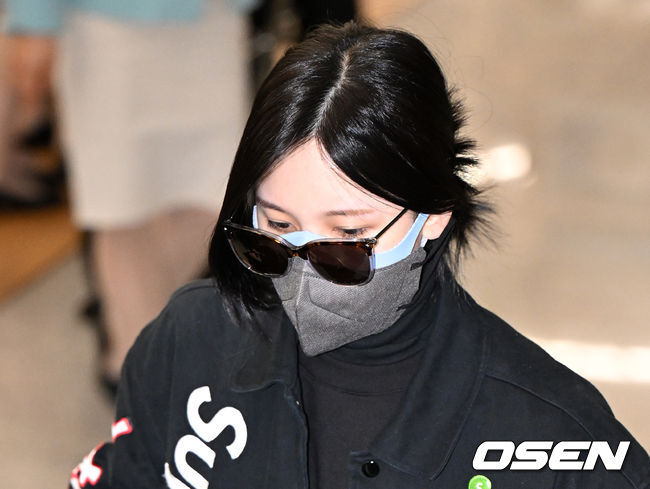 TWICE (TWICE) member Mina (MINA) arrived from Japan Tokyo Narita via the Incheon Incheon International Airport on Thursday afternoon.TWICE Mina is leaving the arrivals hall. 2022.01.13