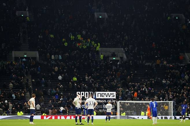 ▲ 토트넘과 첼시의 경기 도중 응급 상황이 발생했다.