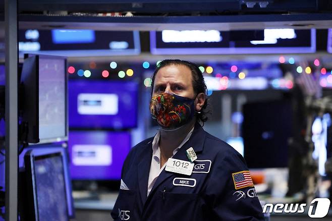 뉴욕증권거래소 트레이더© 로이터=뉴스1