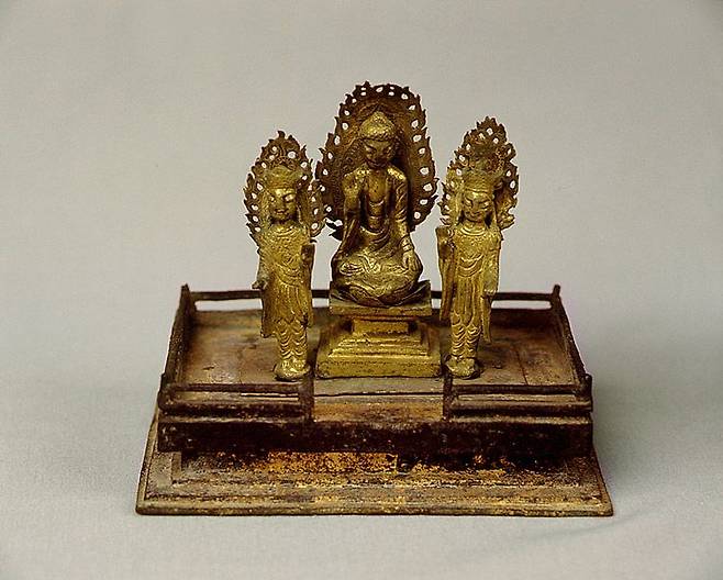 국보 '금동삼존불감'의 불상 부분. /문화재청