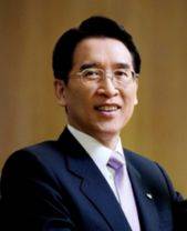 13일 서울북부지법은 신창재 교보생명 회장 자산에 대해 가압류 결정을 내렸다. 어피너티 측은 "풋옵션 행사 권리가 투자자에게 있다"고 주장한 반면, 교보생명 측은 "일방적인 주장이며, 신 회장 흠집내기에 불과하다"고 반박했다.