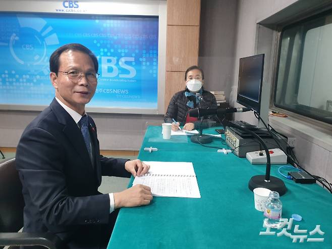 이수복 PD(오른쪽)와 조병옥 음성군수. 이은영 PD