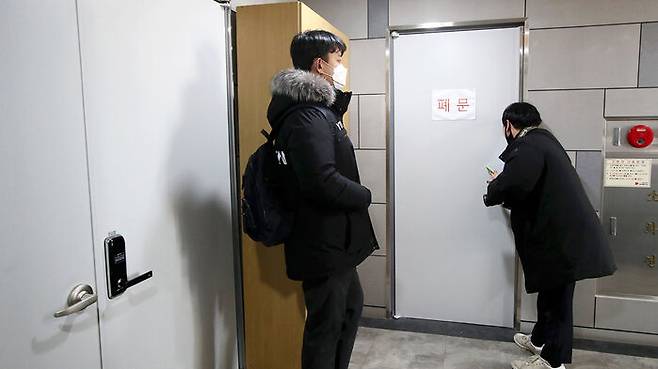 경찰이 압수수색한 하청업체 사무실 (사진=연합뉴스)