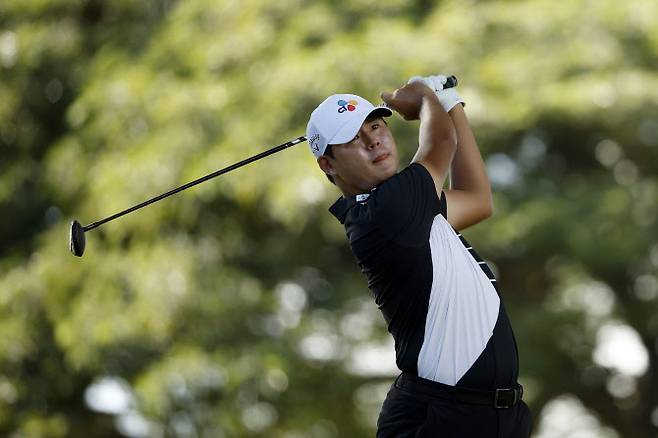 김시우가 15일(한국시간) 미국 하와이 와이알레이 컨트리클럽에서 열린 PGA 투어 소니오픈 2라운드 2번홀에서 티샷을 하고 있다. (사진=AFPBBNews)