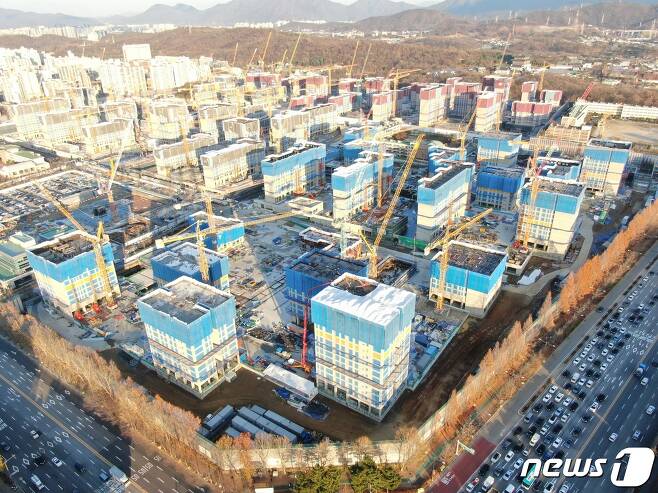 서울 강동구 둔촌주공 재건축 공사 현장.© 뉴스1