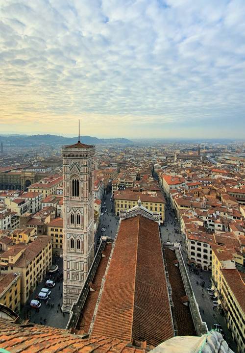 조토의 종탑과 피렌체 시내