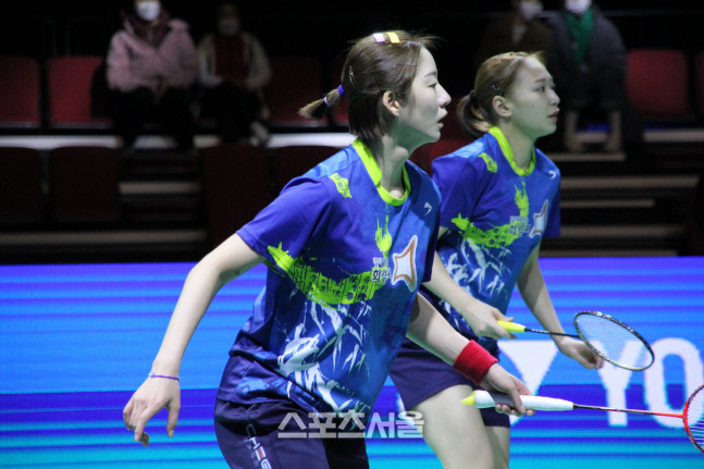 Hee-soo Chae and Ye-jin Choi at Hwaseong City Hall.  Provided by | Korea Industrial Badminton Federation