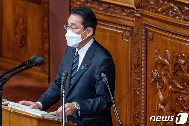 기시다 후미오 일본 총리가 17일 중의원 본회의에서 발언하고 있다. © AFP=뉴스1