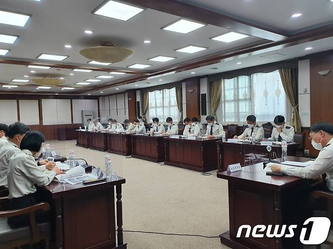 소방공무원 현장 소방활동 안전사고 예방대책 회의(강원도소방본부 제공) 2022.1.17/뉴스1