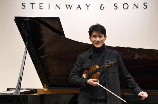국내 최초로 현악사중주단으로 세계 무대에서 활약하고 있는 '노부스 콰르텟'의 바이올리니스트 김영욱은 이달 11일 스타인웨이 갤러리서울에서 진행한 인터뷰에서 "한국의 실내악이 더 확대되길 바라는 마음으로 묵묵히 해가려고 한다"고 전했다. 서재훈 기자