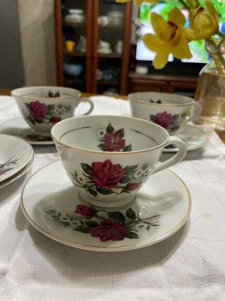 오래된 어머니의 찻잔세트는 추억을 소환한다. [사진 백주경]