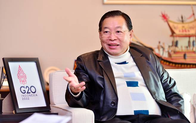 Indonesia’s newly appointed ambassador to Korea Gandi Sulistiyanto Soeherman speaks to The Korea Herald at his residence in Yeongdeungpo-gu, on Jan. 12.(Park Hyon-koo/The Korea Herald)
