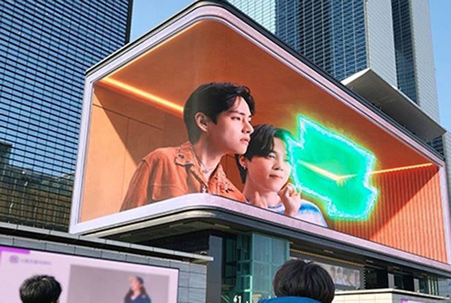 서울 코엑스 케이팝 스퀘어 전광판에 상영 중인 ‘착호' 옥외 광고