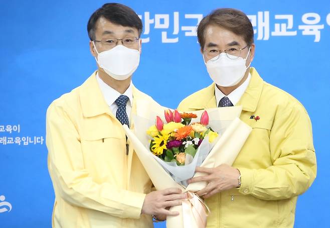 최성유 부교육감(왼쪽)과 박종훈 교육감 [경남도교육청 제공. 재판매 및 DB 금지]