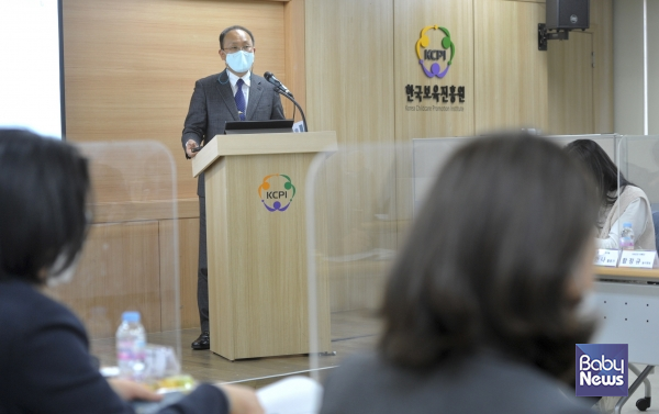 '제4차 중장기 보육 기본계획 수립'을 위한 첫 회의에서 이중규 한국어린이집총연합회 회장은 어린이집과 유치원 간 격차 해소를 주장했다. ⓒ보건복지부