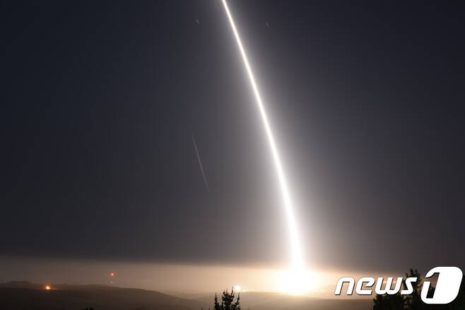 미국 대륙간탄도미사일(ICBM) '미닛맨 3' 시험발사. (미 공군 국제타격사령부) 2017.8.2/뉴스1 © 뉴스1